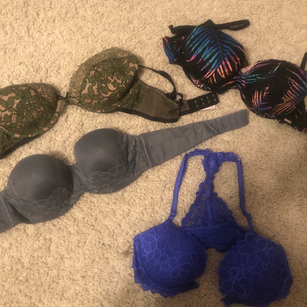 4 Victoria’s Secret Bras